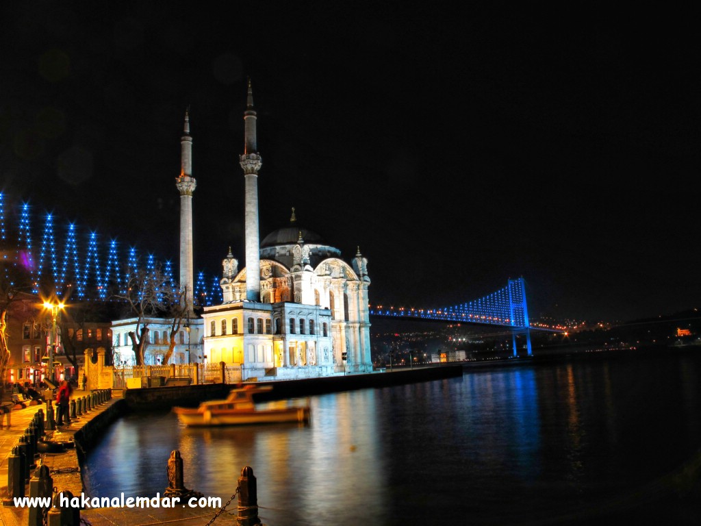 Gece Ortaköy Mecidiye Camii ve Boğaziçi Köprüsü 2