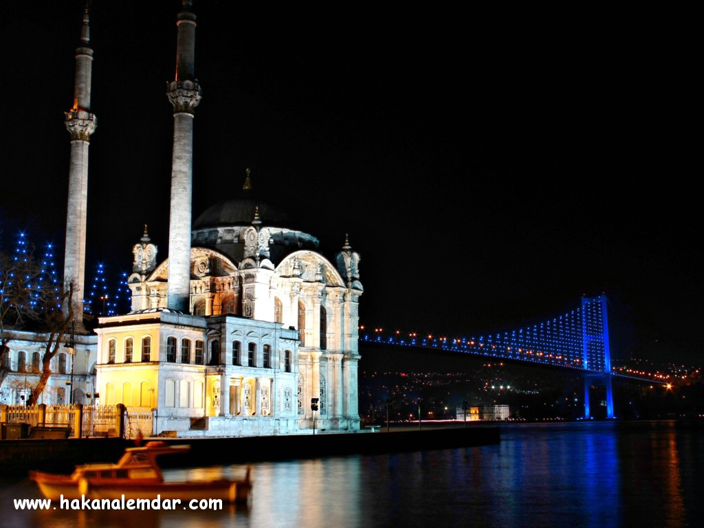 Gece Ortaköy Mecidiye Camii ve Boğaziçi Köprüsü 3